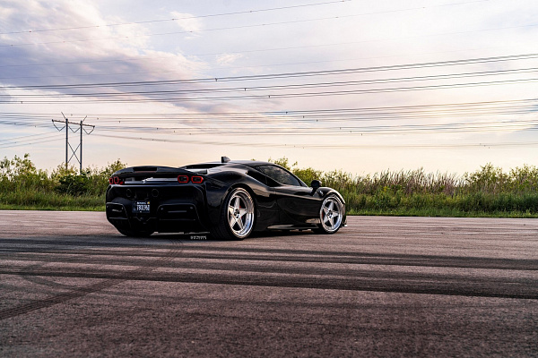 Фото дисков Strasse Wheels F5 Track Глянцевый лак на Ferrari SF90