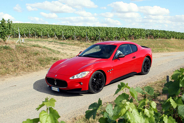 Фото дисков Maserati TRIDENT Черный глянец на Maserati GranTurismo I