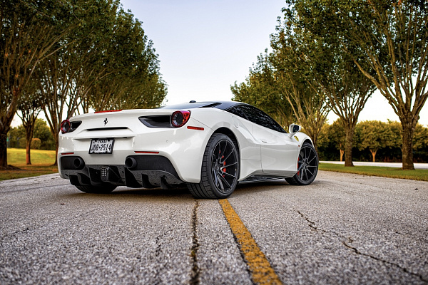 Фото дисков Savini BM15 Алмазная проточка на Ferrari 488