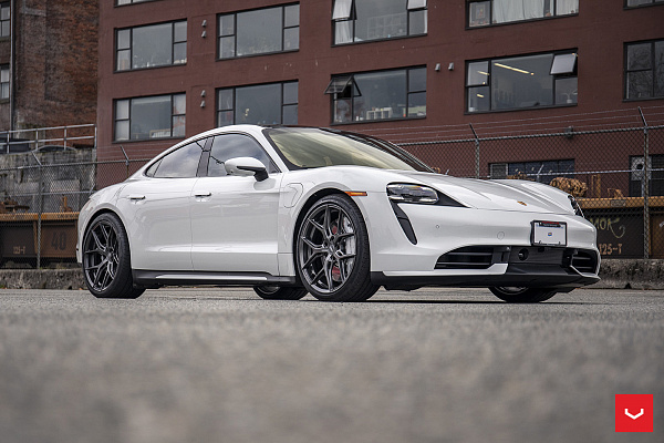 Фото дисков Vossen HF-5 Глянцевый графит на Porsche Taycan I