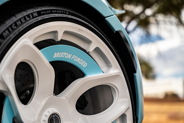 Фото дисков Brixton Forged NC01-R Белый глянец на McLaren 720S