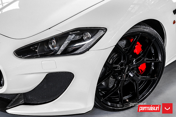 Фото дисков Vossen HF-5 Черный глянец на Maserati GranTurismo I