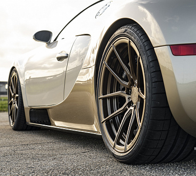 Фото дисков Strasse Wheels SV5 Deep Concave Duoblock на Bugatti Veyron