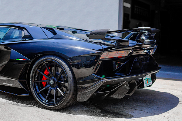 Фото дисков Strasse Wheels SV10 Deep Concave FS Черный сатин на Lamborghini Aventador