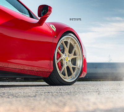 Фото дисков Strasse Wheels SM5RT Deep Concave FS на Ferrari 488