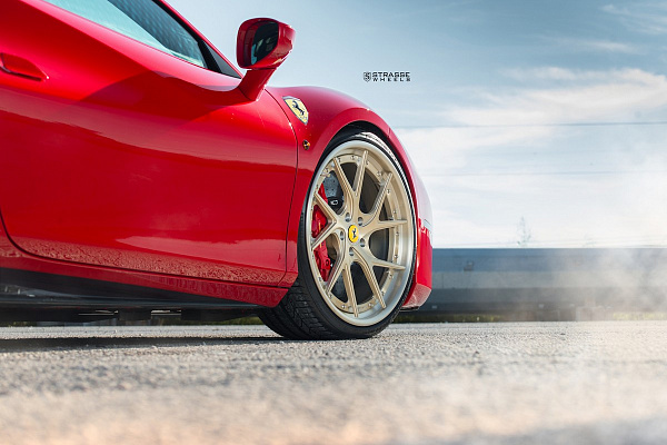 Фото дисков Strasse Wheels SM5RT Deep Concave FS Сатиновая шампань на Ferrari 488