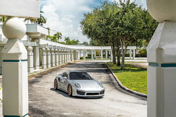 Фото дисков Strasse Wheels SV10-RS Performance Сатиновое золото на Porsche 911 VII