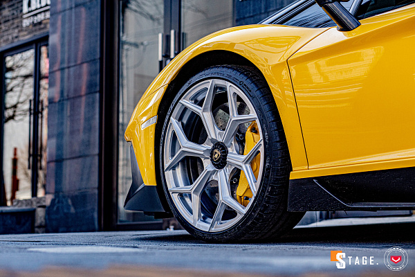 Фото дисков NOVITEC NL4 Глянцевый лак на Lamborghini Aventador
