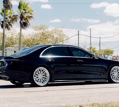 Фото дисков Strasse Wheels SV10M-RS Deep Concave FS на Mercedes-Benz S-Class (W223)