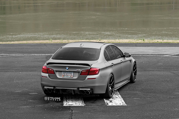 Фото дисков Strasse Wheels SM5R Deep Concave Monoblock Черный глянец на BMW 5/M5 (F10)