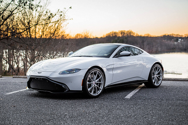 Фото дисков HRE P204 Серебро на Aston Martin Vantage 4