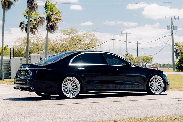 Фото дисков Strasse Wheels SV10M-RS Deep Concave FS Глянцевый лак на Mercedes-Benz S-Class (W223)