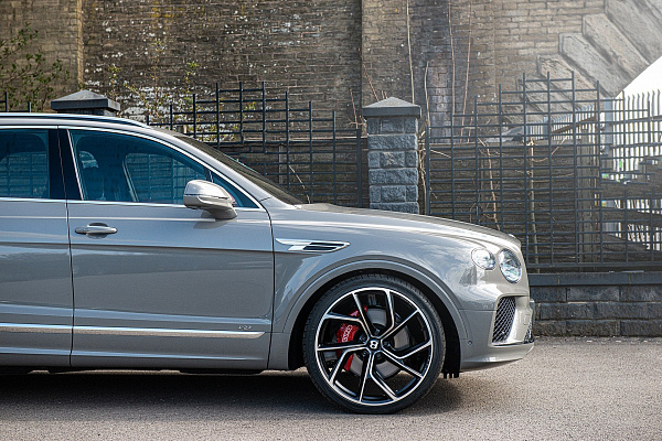 Фото дисков Kahn Type 54 Алмазная проточка на Bentley Bentayga