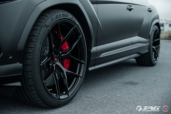 Фото дисков Vossen S21-01 Черный глянец на Lamborghini Urus