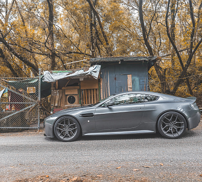 Фото дисков Brixton Forged CM5-R на Aston Martin Vantage 3