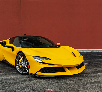 Фото дисков HRE P104SC на Ferrari SF90