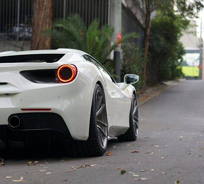 Фото дисков HRE P104 на Ferrari 488