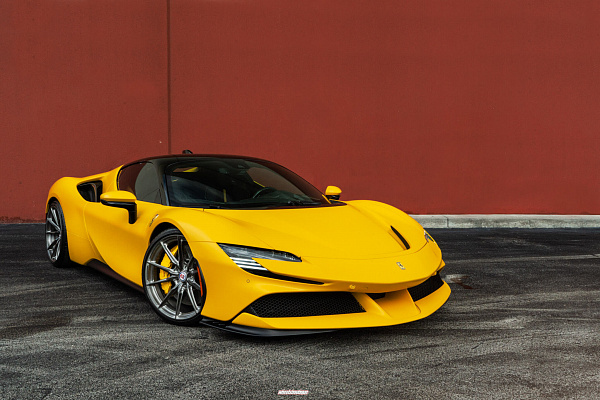 Фото дисков HRE P104SC Глянцевый темный лак на Ferrari SF90