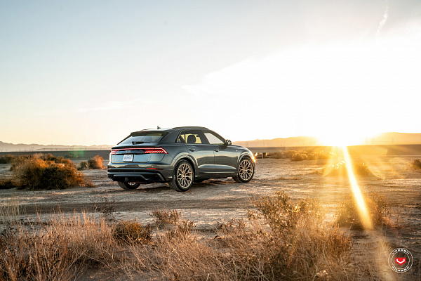 Фото дисков Vossen S17-01 Сатиновая шампань на Audi Q8