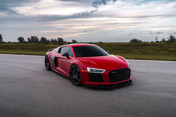 Фото дисков Strasse Wheels SM5R Deep Concave Duoblock Черный глянец на Audi R8 (4S)