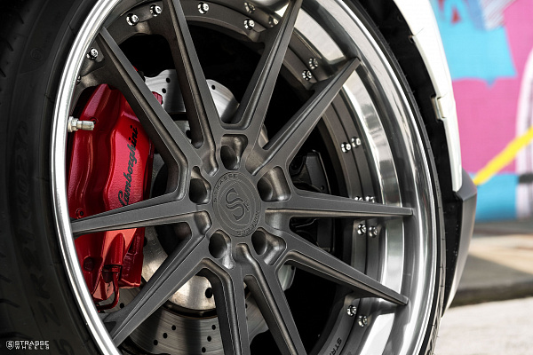 Фото дисков Strasse Wheels SV1 Deep Concave FS Другой цвет на Lamborghini Huracan