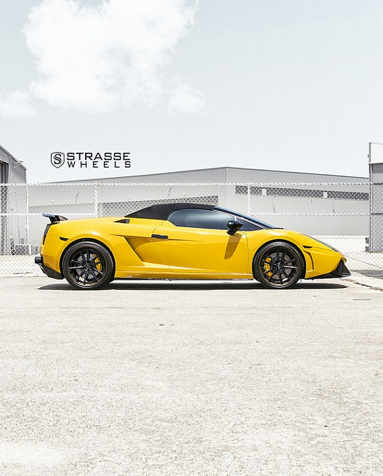 Фото дисков SV1 Deep Concave FS Черный глянец на Lamborghini Gallardo