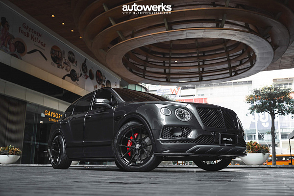 Фото дисков HRE P101 Черный глянец на Bentley Bentayga