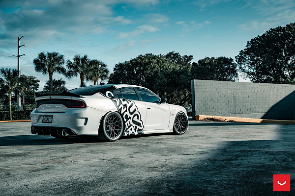 Фото дисков Vossen HF-2 Черный глянец на Dodge Charger VII