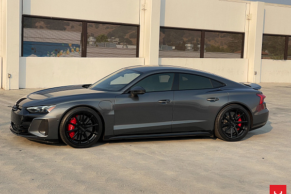 Фото дисков Vossen HF-3 Черный глянец на Audi E-tron GT