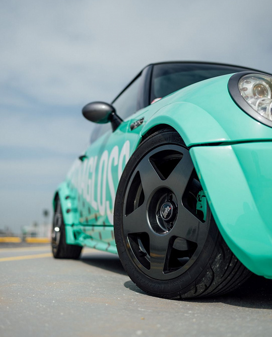Фото дисков B10 Глянцевый графит на MINI Cooper III