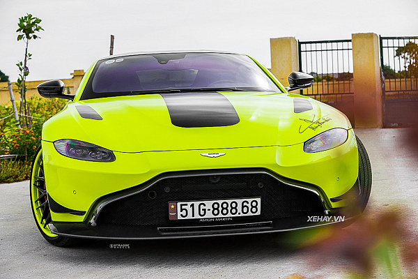 Фото дисков Strasse Wheels SV10M Deep Concave FS Другой цвет на Aston Martin Vantage 2