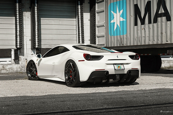 Фото дисков Brixton Forged PF5 Глянцевый темный лак на Ferrari 488