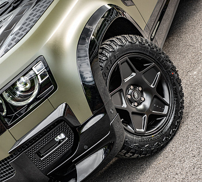 Фото дисков Kahn Mondial Retro на Land Rover Defender II
