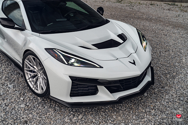 Фото дисков Vossen S21-02 Глянцевый лак на Chevrolet Corvette C8