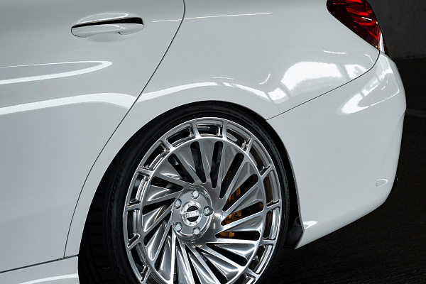 Фото дисков Radi8 R807 Полированный лак на Mercedes-Benz C-Class (W205)
