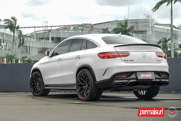 Фото дисков Vossen S17-01 Черный глянец на Mercedes-Benz GLE I