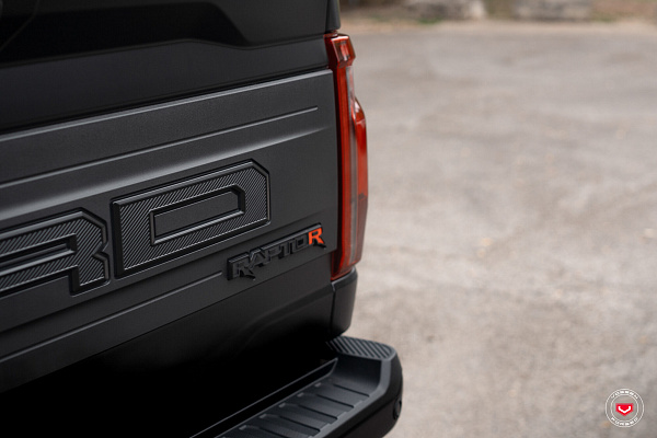 Фото дисков Vossen LCX-03 Черный глянец на GMC Sierra IV