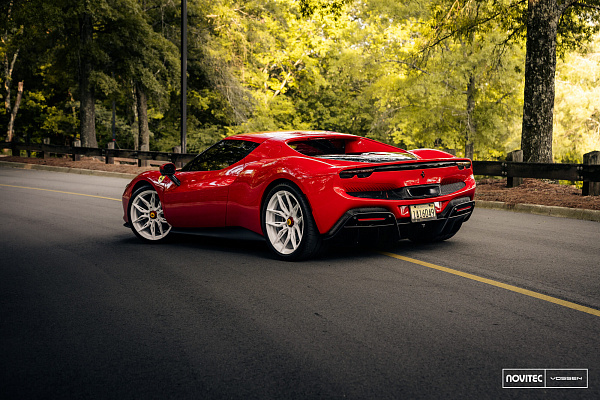 Фото дисков NOVITEC NF11 Белый глянец на Ferrari 296