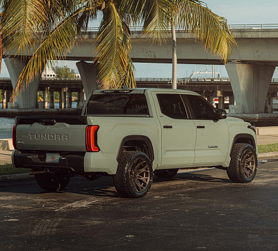 Фото дисков 4PLAY 4P83 на Toyota Tundra III