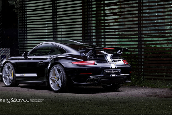 Фото дисков HRE P107 Серебро на Porsche 911 VII