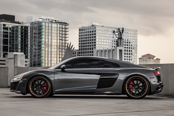 Фото дисков Strasse Wheels SV5 Deep Concave FS Другой цвет на Audi R8 (4S)