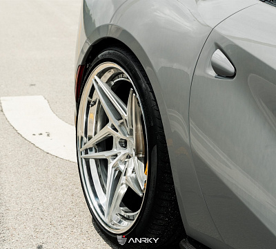Фото дисков Anrky S3-X3 на Ferrari 812