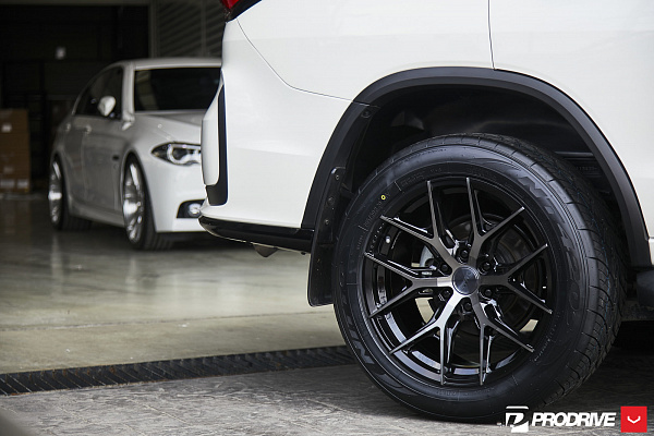 Фото дисков Vossen HF6-4 Глянцевый темный лак на Toyota Fortuner II