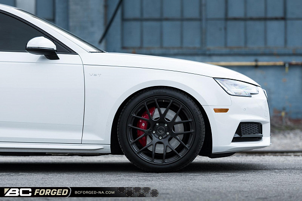 Фото дисков BC Forged RS40 Глянцевый темный лак на Audi A/S/RS 4 (B9)