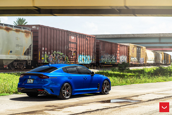 Фото дисков Vossen HF-1 Сатиновый графит на Kia Stinger