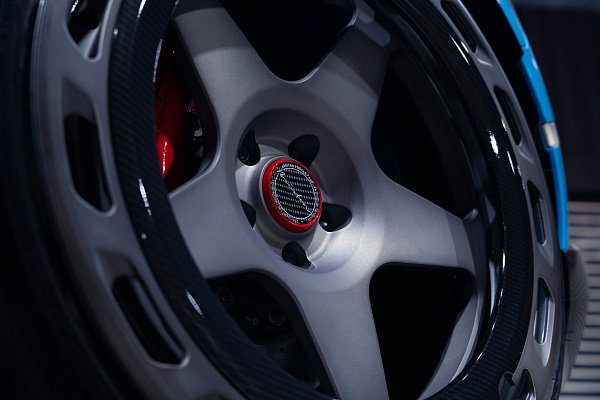 Фото дисков Brixton Forged TR04 Сатиновый темный лак на Lamborghini Huracan