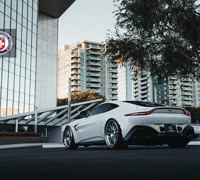 Фото дисков HRE 303 на Aston Martin Vantage 4