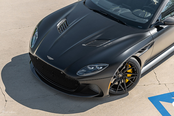 Фото дисков Brixton Forged PF8 Черный сатин на Aston Martin DBS 3