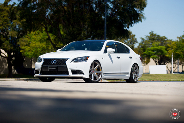 Фото дисков Vossen CG-207 Глянцевый лак на Lexus LS IV