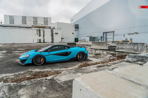 Фото дисков Anrky AN11 Глянцевый графит на McLaren 600